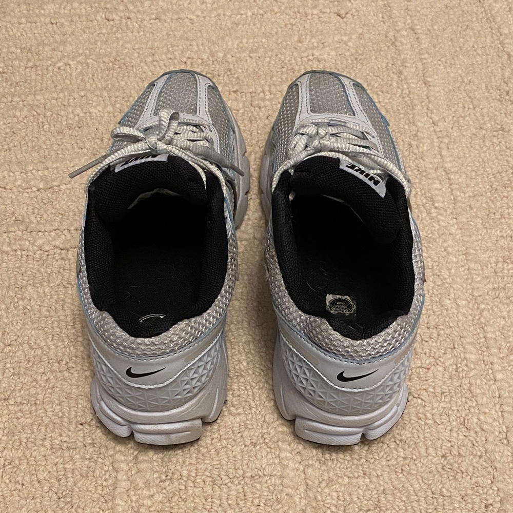 Nike Vomero 5 Silver Mesh Athletic Shoes - Picture 2 of 6